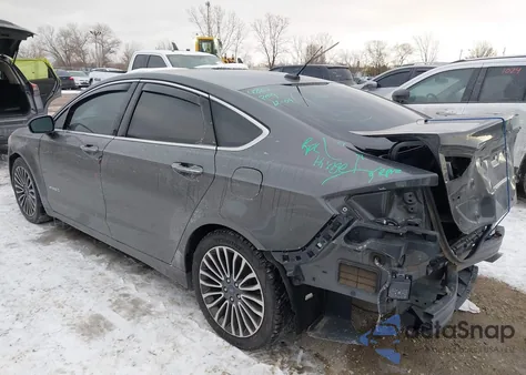 2017 Ford Fusion Hybrid Titanium из США, поврежденный, VIN 3FA6P0RU9HR354595